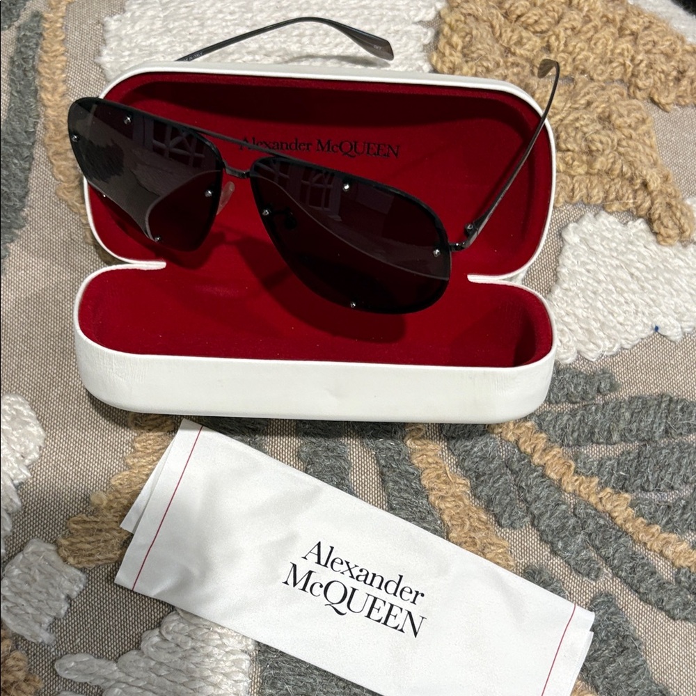 Alexander McQueen!There are a couple of scratches on the inside of the lens